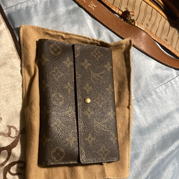 Louis Vuitton GM Delightful - Picture 10 of 16